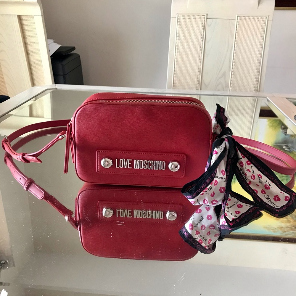 Love Moschino scarf embellished camera bag❣️❤️